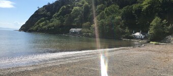 Woodcroft - Quirky, Cosy,  Fabulous Location.