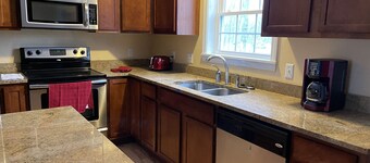 Beautiful 2 Bedroom Condo - Sleeps Six