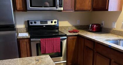 Beautiful 2 Bedroom Condo - Sleeps Six