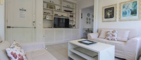 Exclusive Quadruple Room | Private kitchen | Cookware/dishes/utensils