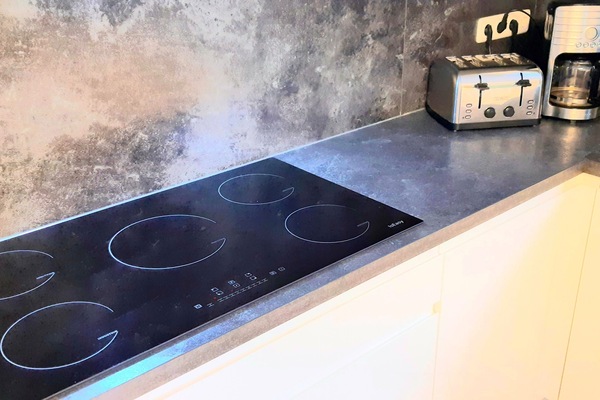 KylskÄp, mikrovÄgsugn, ugn och spishÀll