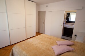 1 bedroom, iron/ironing board, free cots/infant beds, free WiFi