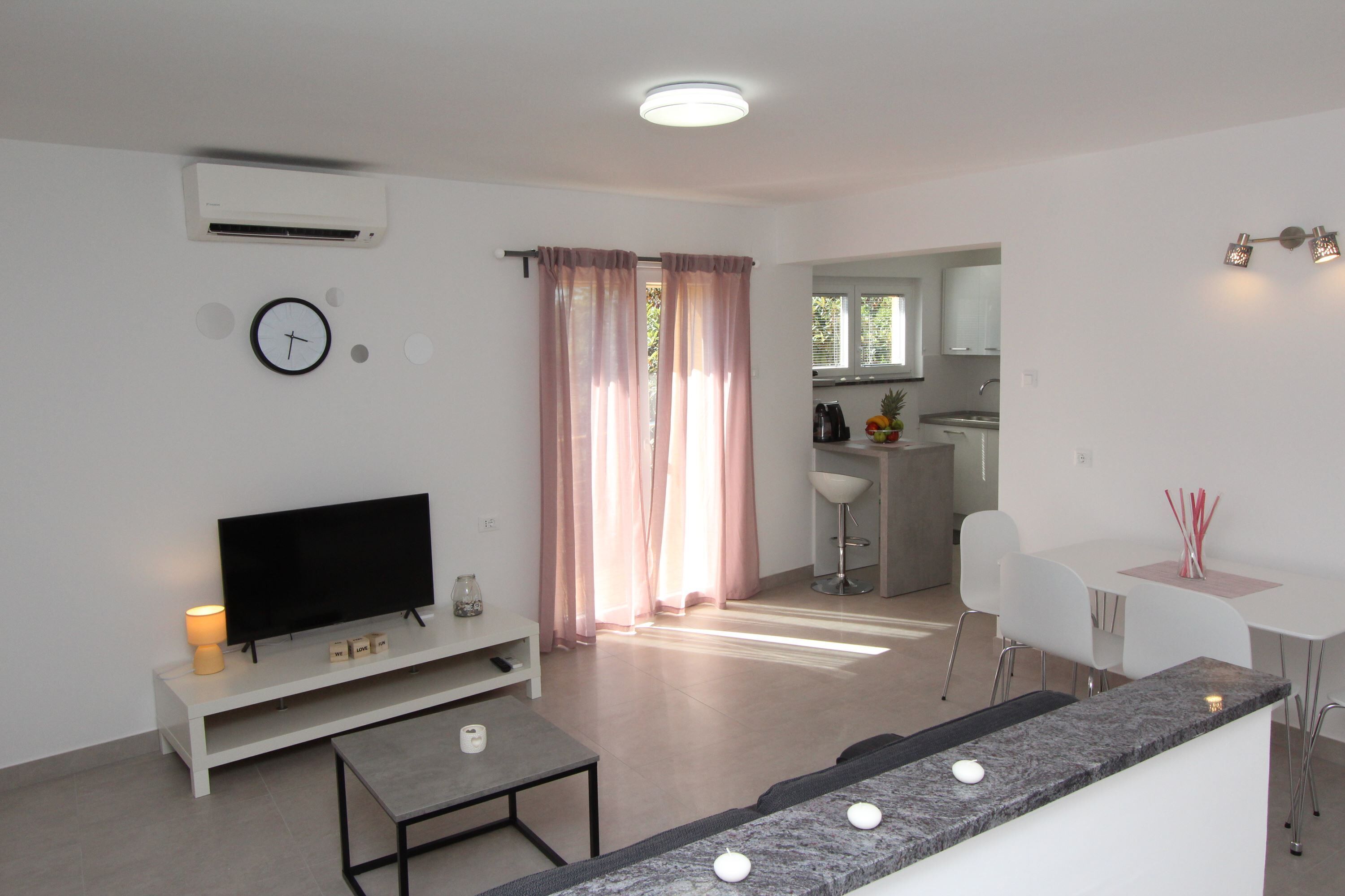 Apartment, 1 Bedroom, Non Smoking, Balcony | Living area