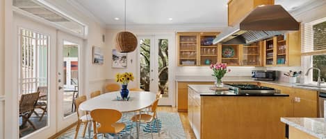 Réfrigérateur, micro-ondes, four, lave-vaisselle