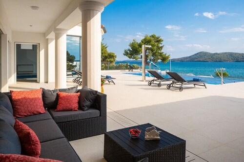 Luxury Villa Sea Whisper with private pool, sauna, jacuzzi and gym by the sea in Zablace - Šibenik