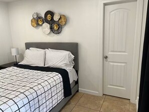 1 chambre, bureau, accès au Wi-Fi (inclus), literie fournie