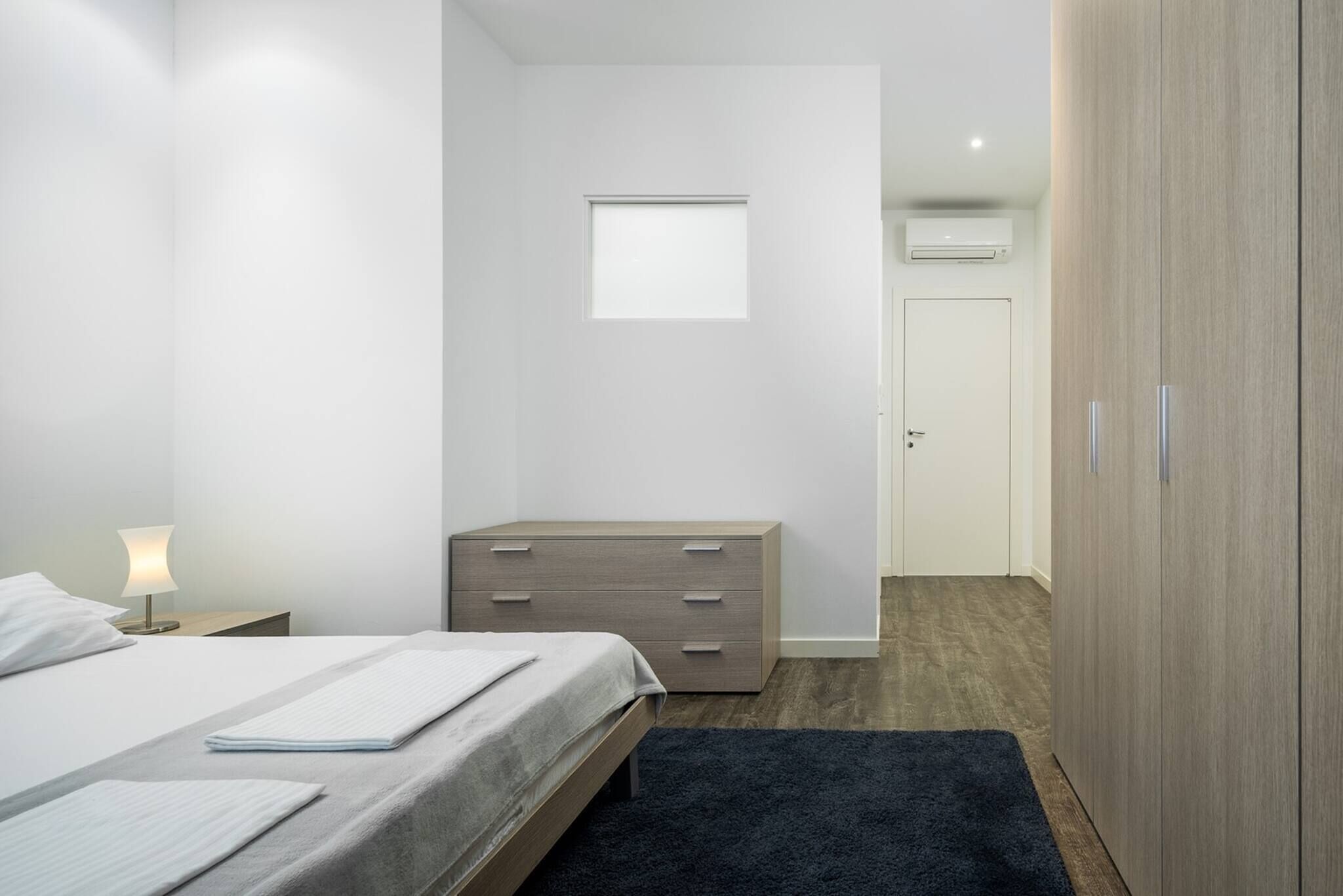 6 多间卧室、熨斗/熨衣板、WiFi、床单