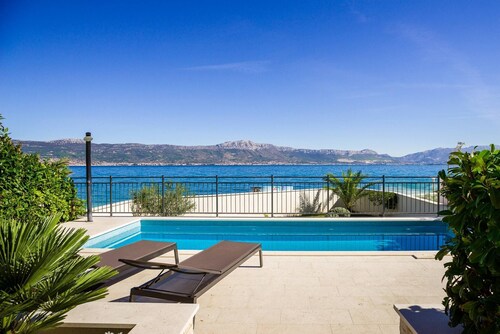 Luxury Beachfront Villa Ciovo Joy 3 with Pool, Gym