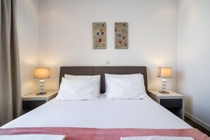 6 slaapkamers, een strijkplank/strijkijzer, wifi, beddengoed