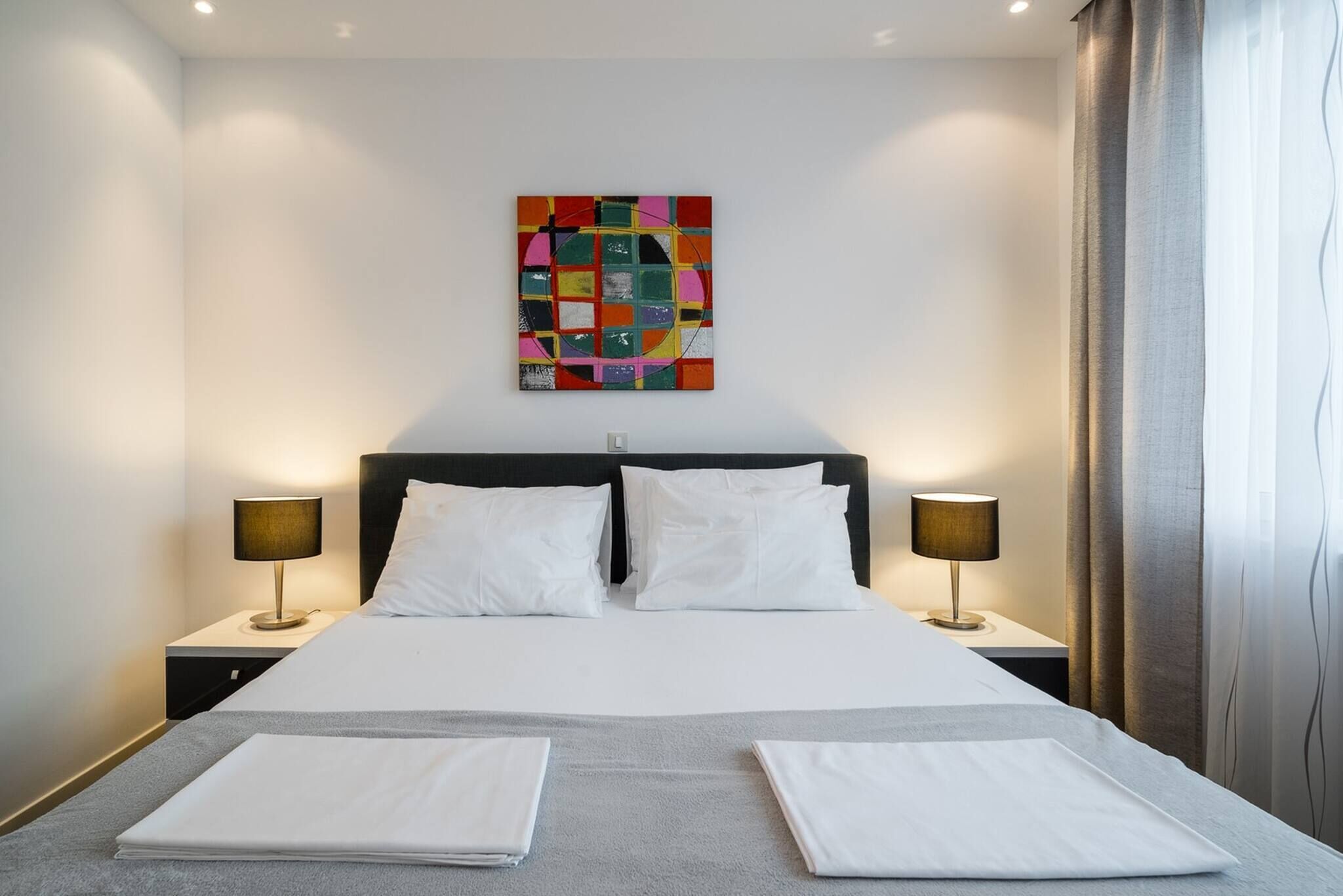 6 bedrooms, iron/ironing board, WiFi, bed sheets