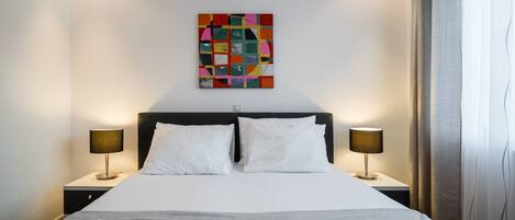 6 bedrooms, iron/ironing board, WiFi, bed sheets