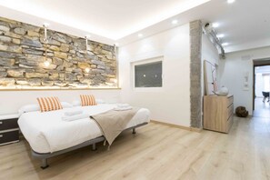 3 chambres, fer et planche à repasser, Wi-Fi gratuit, draps fournis