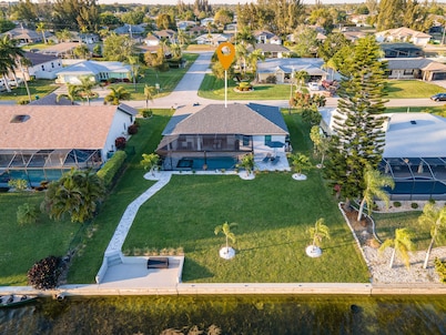 South-facing Waterfront Villa 3BR w/ Heated Pool & Spa