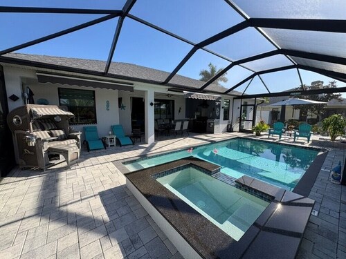 South-facing Waterfront Villa 3BR w/ Heated Pool & Spa