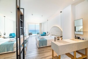 华丽套房, 海景 (Front) | 客房内保险箱、办公桌、熨斗/熨板、免费 WiFi