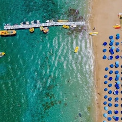 On the beach, white sand, sun-loungers, beach umbrellas