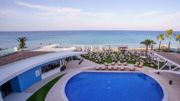 Outdoor pool, sun loungers