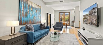The 411 - Condo on Dickson St - Walk to UofA