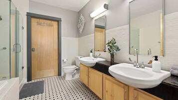 Bathtub, hair dryer, towels, shampoo