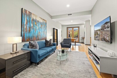 The 411 - Condo on Dickson St - Walk to UofA