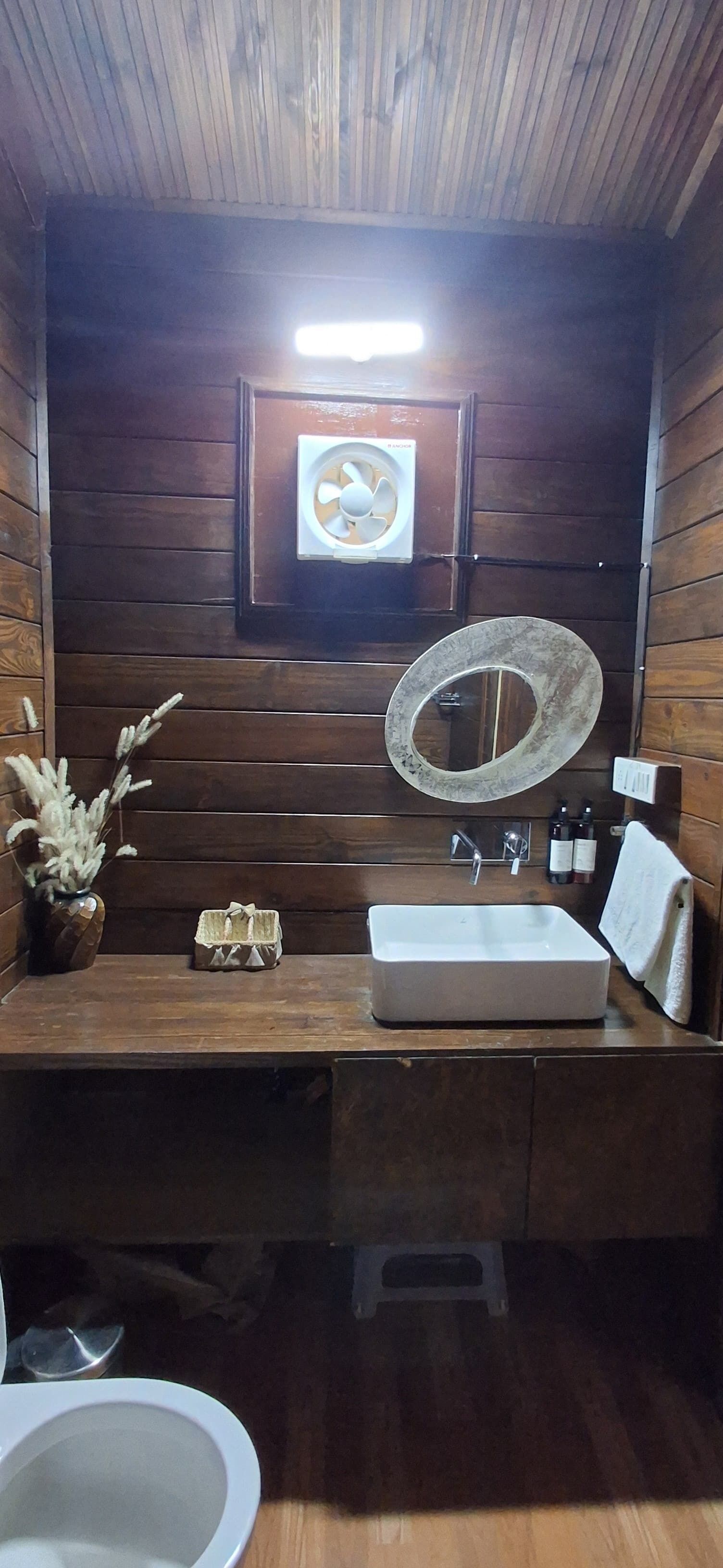 Standard Cottage | Bathroom | Shower, rainfall showerhead, free toiletries, towels