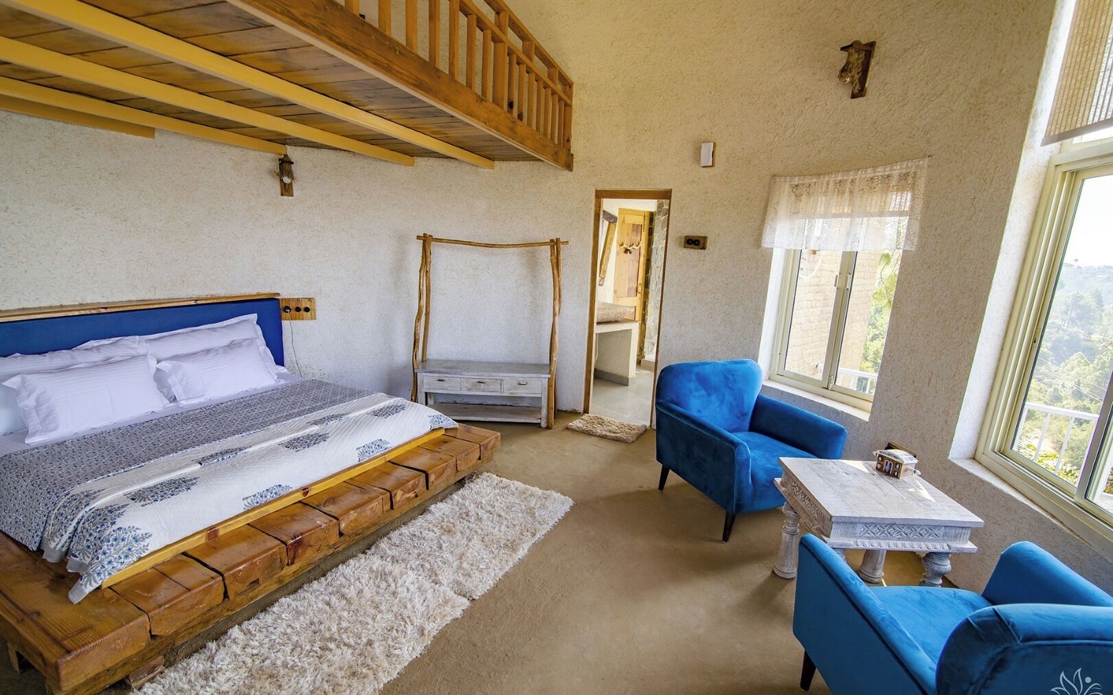 Wifi, mobiliario individual, ropa de cama