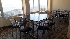 Restaurant - Beyond Stay Tikker Narkanda Cottage (Theog)