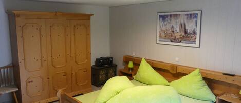 2 Schlafzimmer, Reisekinderbett, WLAN, Bettwäsche