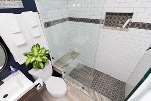 Towels, soap, shampoo, toilet paper