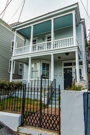 Exterior - Modern 4BR/3BA on Spring with Parking (Charleston)