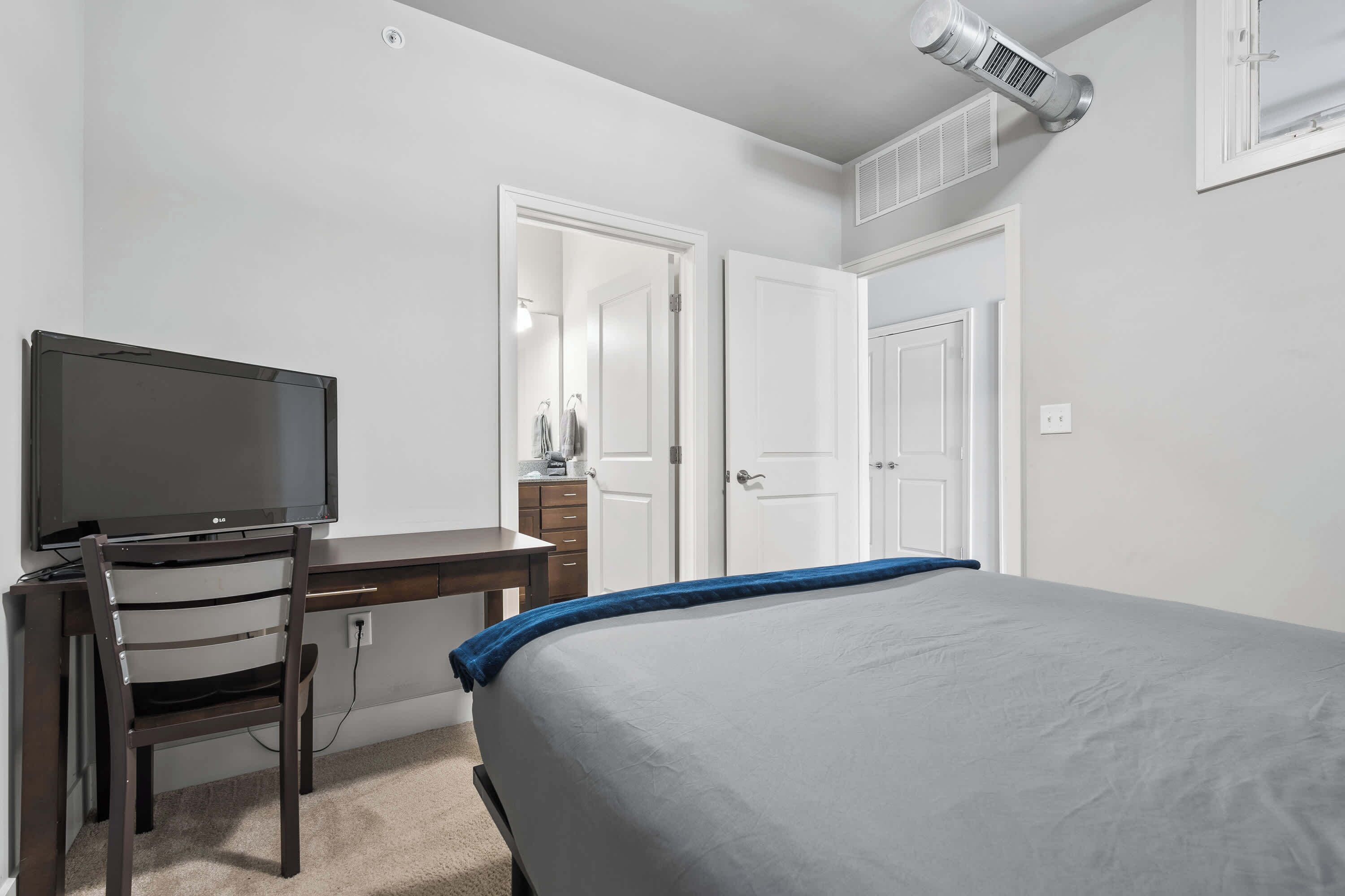 2 soveværelser, skrivebord, strygejern/strygebræt, weekendseng