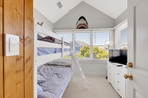 4 bedrooms, iron/ironing board, free WiFi, bed sheets - Soundside home in The Village at Nags Head! (Nags Head)