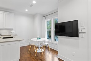 Dining - Mary Rose Carriage House - Great Rosemary Location! (Rosemary Beach)