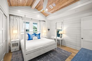 4 bedrooms, desk, iron/ironing board, free WiFi - Forget Me Not- Seaside! 5 Adult Bikes! Great Location! (Santa Rosa Beach)