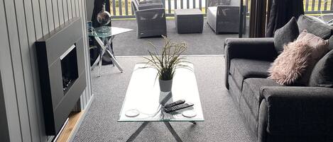 Téléviseur connecté, foyer, lecteur de DVD