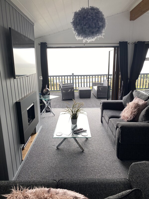 Smart TV, fireplace, DVD player