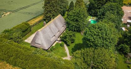 Belle chaumiÚre avec piscine chauffée et grand jardin sans vis-à -vis