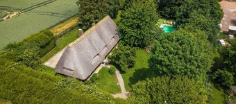 Belle chaumiÚre avec piscine chauffée et grand jardin sans vis-à -vis