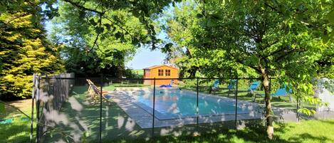 Piscina all'aperto, una piscina riscaldata