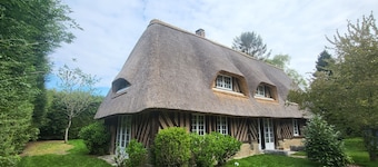 Beautiful cottage with heated swimming pool and large unoverlooked garden