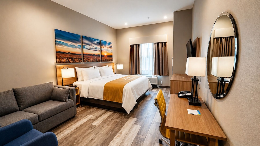 Days Inn & Suites by Wyndham Greater Tomball