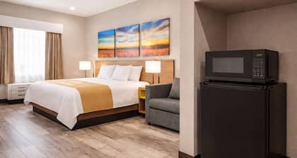 Days Inn & Suites by Wyndham Tomball/Houston NW