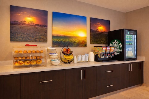 Days Inn & Suites by Wyndham Tomball/Houston NW