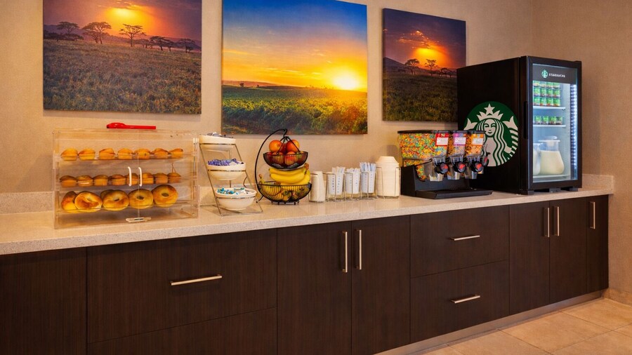 Days Inn & Suites by Wyndham Tomball/Houston NW