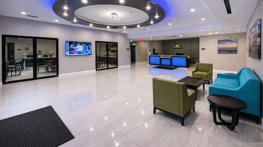 Days Inn & Suites by Wyndham Tomball/Houston NW