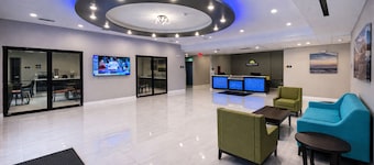 Days Inn & Suites by Wyndham Tomball/Houston NW