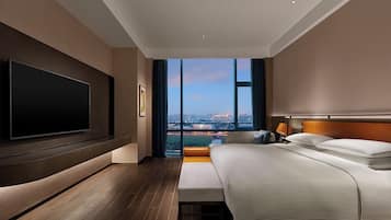 Regency, Suite, 1 King Bed | Hypo-allergenic bedding, minibar, in-room safe, desk