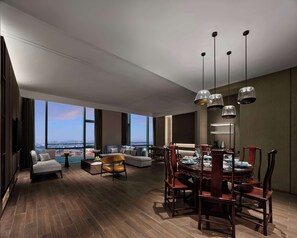 Regency, Suite, 1 King Bed | Hypo-allergenic bedding, minibar, in-room safe, desk - Hyatt Regency Shanghai Songjiang (Shanghai)