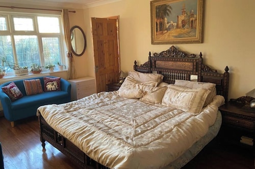 2-bed Apartment in High Wycombe Private Garden