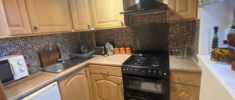 Refrigerador, microondas, horno, placa de cocina